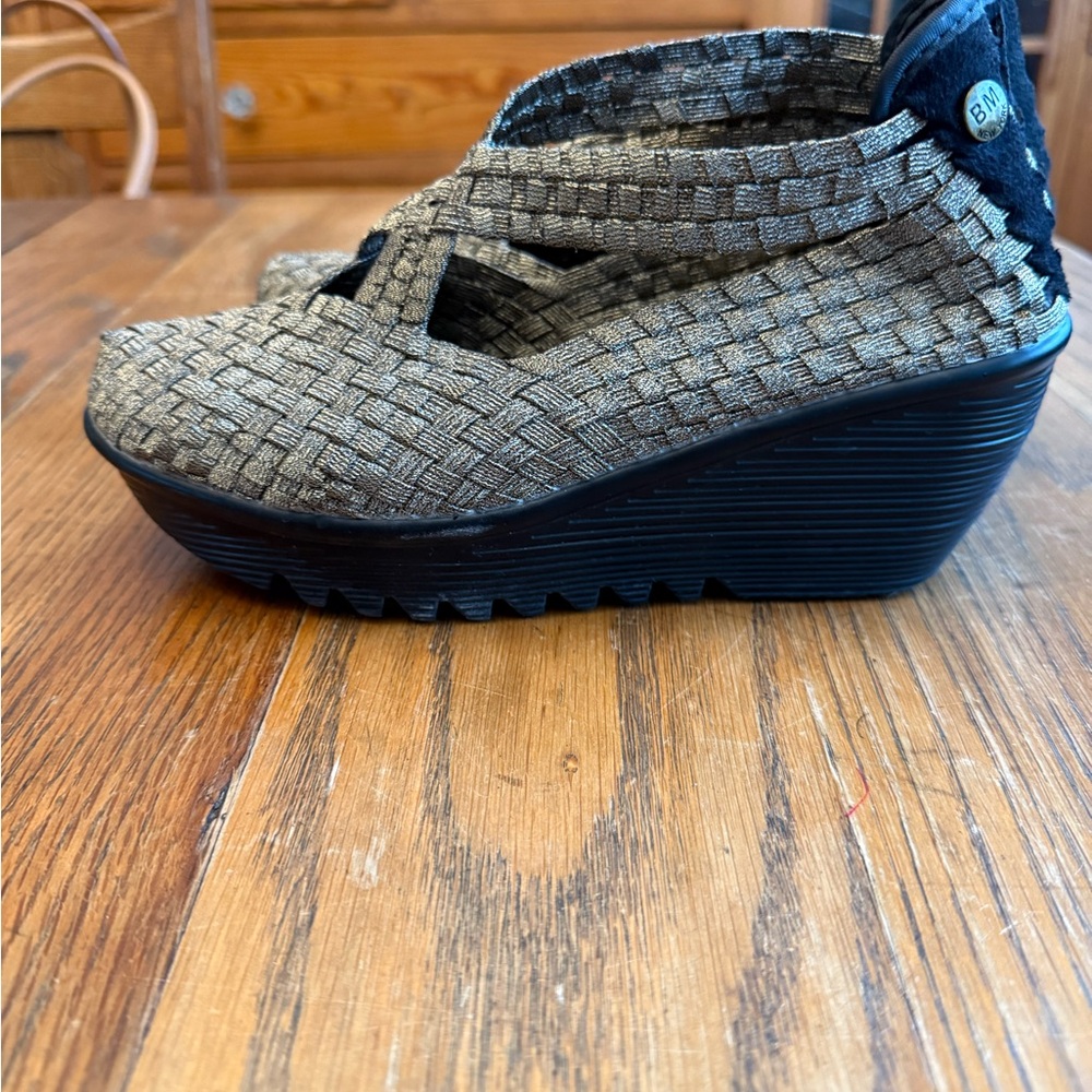 Bernie Mev Metallic Bronze Cleopatra Wedge Size 7 - Picture 4 of 5